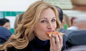 Mangia, prega, ama è un film di genere drammatico del 2010 diretto da ryan murphy con julia roberts e javier bardem. Julia Roberts Nel Film Mangia Prega Ama Caserta Web