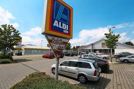 Interessante orte in der der umgebung. Die Jetzige Aldi Filiale Im Gewerbegebiet Gehrn Direkt Daneben Das Gebaude Von Teppich Frick Links Dieses Wird Abgerissen Darauf Baut Der Discounter Seine Neue Filiale Im Herbst Sollen Die Arbeiten Beginnen Schwarzwalder