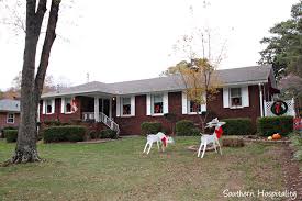 With a ranch style home featuring a roof line like this it's even more important to choose the right roof color. Updating A 1950 S Brick Ranch Home Southern Hospitality