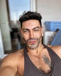 All the women love him 🤣