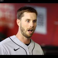 Guy Who Yells Slater (@YellsSlater)