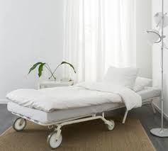 Composta da letto + 2 comodini + armadio 6 ante + 2 poltrone imbottite + cassettiera misure: Poltrona Letto Ikea La Praticita In Poco Spazio