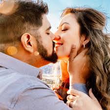 Angela Kissell's Instagram, Twitter & Facebook