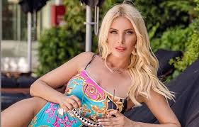 Magazine greece (@okmagazinegr) on instagram: H Katerina Kainoyrgioy Einai To Pio Loyloydato Koritsi Toy Instagram Eretikos Gr