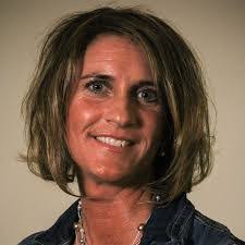 Robyn Vernon's Instagram, Twitter & Facebook