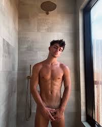 Get lost in Matthew Crawford's hypnotic feet - Uncensored