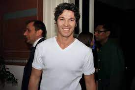 Francesco venditti dating history, 2021, 2020, list of francesco venditti relationships. Conoscete Il Figlio Di Antonello Venditti E Simona Izzo Ha Deciso Di Seguire Le Orme Professionali Di Sua Mamma Mamma Sto Bene