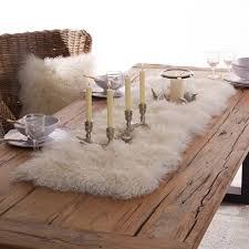 Das fell hat eine größe von etwa 32 bis 5 m². Schone Wohnaccessoires Aus Fell Vom Teppich Bis Zum Kissen Living At Home