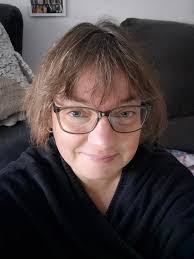 Hallo. Ich bin Sandra, 48 Jahre und komme aus der Nähe von Hamburg. Ich  wünsche euch einen schönen Start in die neue Woche mit hoffentlich viel  Sonnenschein. 🤗