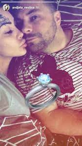 Admir arnautovic dva malena osmijeha najljepsi su mi pokloni. Ne Odvaja Se Od Njega Ovo Je Decko AnÄ'ele Vestice Zbog Kog Je Umalo Stradala Foto Novi Ba