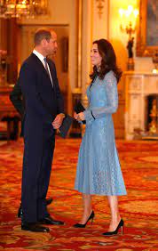 Herzogin kate und prinz william erwarten ihr 3. Herzogin Kate Chicer 1 Auftritt Mit Babybauch Woman At