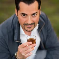 Fin da piccolo la curiosità mi ha sempre spinto oltre,....andare alla  radice delle cose per capirne il reale funzionamento. Beh, questa  caratteristica mi accompagna tutt'ora e grazie anche a lei sono diventato