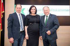 Elisabeth köstinger (born 22 november 1978) is an austrian politician who is minister for sustainability and tourism in the government of chancellor sebastian kurz since 7 january 2020. Elisabeth Kostinger En Twitter Gratulation Josef Moosbrugger Zur Wahl Des Neuen Landwirtschaftskammerprasidenten Ich Freue Mich Auf Die Zusammenarbeit Hermann Schultes Danke Ich Fur Den Taglichen Einsatz Fur Unsere Landwirte Und Wunsche Ihm