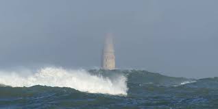 Nous avions, sans trop y prêter attention, choisi une période de marées d'équinoxe, il est impossible d'atteindre le lieu à marée haute. Phare De Cordouan Flo Bernard Marin Pecheur Dans L Estuaire A Capture Une Image Etonnante