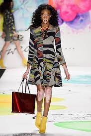 Model With A Rare Skin Condition Proudly Walks The Runway At Nyfw Model Winnie Harlow Fashion Vitiligo Model