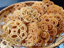 Banyak nama diberikan pada kuih ini antaranya ialah resepi kuih ros, kuih goyang , kuih bunga durian atau kuih sarang tebuan. Kuih Ros