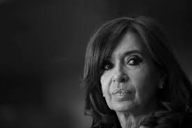 VIENEN POR ELLA, VAMOS CON ELLA": ENTRE LA ÉPICA Y LOS LÍMITES DE LA LEY El  peronismo prepara una caravana multitudinaria para acompañar a Cristina  Kirchner a Comodoro Py. La política vuelve