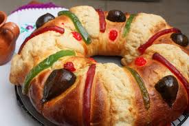 This easy christmas cake is a traditional fruit cake with a rich, velvety texture that's so full flavoured and moist it can be eaten plain. Rosca De Reyes A Holy Mexican Christmas Dessert