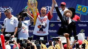 Joey chestnut downed 76 hot dogs and buns in 10 minutes to win the nathan's famous hot dog eating contest on sunday at coney island in brooklyn. Tu6pqdlwpps Ym