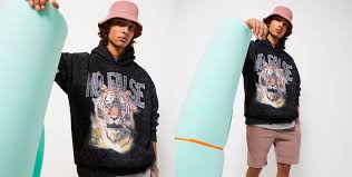 Men S Fashion Collection Winter Sale 2020 Pull Bear You can call pull & bear on 0800 015 9735 or use the live chat function on the website—just scroll to the bottom of any page and hit the 'live chat' button to bring with the pull and bear gift card you can gift a fashionably conscious person with the ideal gift, and even personalise the message and amount. men s fashion collection winter sale