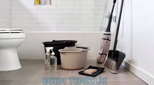 Sirke, hem deterjanların kimyasal zehrine maruz eğer banyoda veya tuvalette küf olmuşsa, boraksı suda eritip küflenmiş yerlere iyice serpin. Zemin Temizligi Nasil Yapilir 2020 Izmir Temizlik Sirketi