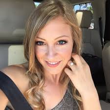 Amanda Henry (@thehotbride)