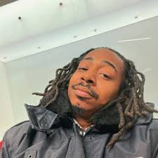 Y'all be exposing the weirdest shi after a breakup, wym he be twerking 😕