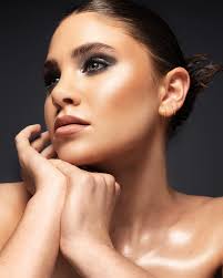 A portrait that captures the essence of grace and strength within. 🌹✨💋  📸: @Dwayne.A.G HMUA: @mehakamjadd MODEL: @devonnmercier