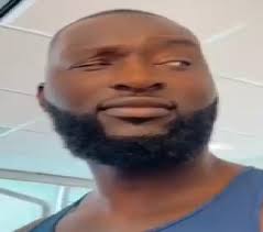 Adam Pearce no Twitter: Ame alguém hoje. ❤️🙏 : r/SquaredCircle