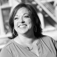 Tina Chisholm's Instagram, Twitter & Facebook