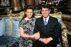 Jun 15, 2021 · seit 1986 ist prinz andrew, der zweitälteste sohn von queen elizabeth, der herzog von york. Pin Auf Sarah Duchess Of York