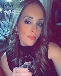 Erin Murray (@erin_flatoutfitness) • Instagram photos and videos