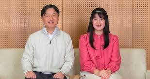 She is most famous for her hit songs ashita, kabutomushi, hanabi, sakura no toki, boyfriend, and kira kira. Aiko From Japan Princess Without Throne In A Golden Prison Without Being Able To Choose A Love Inspired Traveler
