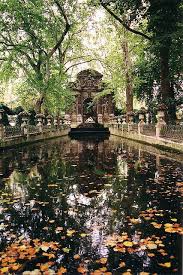 The jardin de luxembourg (luxembourg gardens) is one of paris' most popular green spaces, so let's have a look around. Fuente Medici Jardines De Luxemburgo Paris Viagens Paris Lugares Maravilhosos