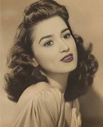 No sé cuántos años han pasado desde aquel primer “te quiero”, pero cada día  a tu lado ha sido un regalo que no cambiaría por nada. Compartimos risas,  lágrimas, logros y pérdidas.