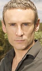 Cal Macaninch biografia