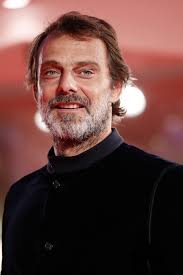 Alessandro Preziosi e Delfina Delettrez Fendi, le nuove foto dei baci nei  vicoli di Roma