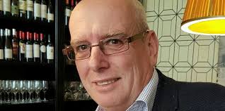 Howe Robinson's boxship guru Dowell to step down