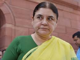 Gandhi, o sırada iktidardaki hükümetin pasaportuna el koyma girişimiyle mücadele etmek için mahkemeye gitti ve kişisel özgürlük. 2019 Ls Polls Maneka Gandhi Targets Bsp Supremo Mayawati Accuses Her Of Selling Tickets For Rs 15 Crore