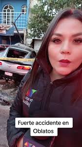 La conductora de un vehículo deportivo terminó impactada en una finca y un  automóvil que estaba estacionado en una finca. Los hechos ocurrieron en la  calle Joaquín Amaro y Hacienda el Guayabo en ...