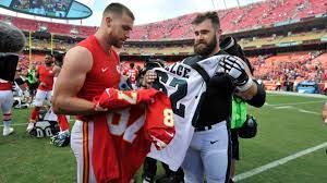 Jason Kelce asegura que su hermano Travis se mudó por la fama - ESPN
