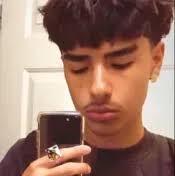 Melhor personagem de bate-papo de IA Davian: Explorar perfis e comentários  de usuários