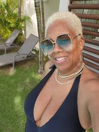 Single and 57 ,Looking for that special lady,never been married and  hopefully one day, live