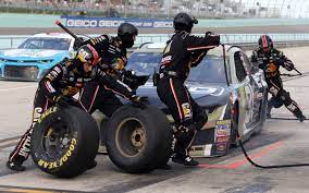 The catch can man catches any fuel overflow in a small gas can and usually holds one gas can while the gas man fills car with the second gas can in the latter portions of. United Sends Its Employees To Nascar Pit Crew Training To Help With Flight Turnaround Times Travel Leisure
