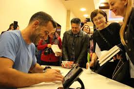 Tibi uşeriu şi ai lui 27 de paşi: Tibi Useriu Si A Lansat Cartea Si E Gata Pentru O Noua Aventura La Cercul Polar Pe Drumul Cel Bun