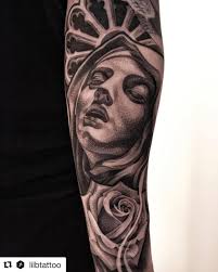 Black And Grey Realism Tattoo Artists Vancouver To See More Tattoos Like This Please Visit Https Www Chronicinktattoo Com Tatuagem Tatuagem Masculina Tatuagem Rosa