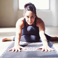 When You Let Go You Create Space For Something Better Karenagoldman Letgo Moveforward Betterdaysahea Yoga Photoshoot Yoga Poses Photography Yoga Pictures