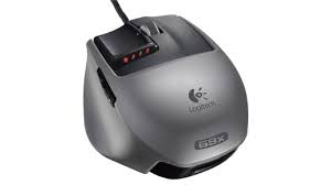 Logitech's g9x is a slight revision of its g9, a mouse we rather liked when it came out three years ago. Logitech G9x Gaming Maus Test Chip