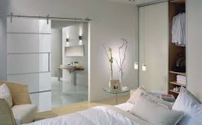 Das schlafzimmer ist nicht groß. Ihr Schlafzimmer Mit Schiebeturen Von Und Mit Inova Gestalten Mit Bildern Schiebetur Schlafzimmer Schrank Ideen Schiebetur Glas