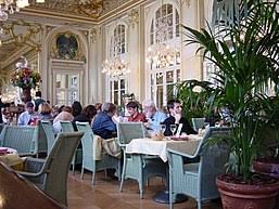 Un libro de fácil lectura que sirve tanto al jefe de un gran corporativo como al encargado del negocio familiar. Restaurante Wikipedia La Enciclopedia Libre